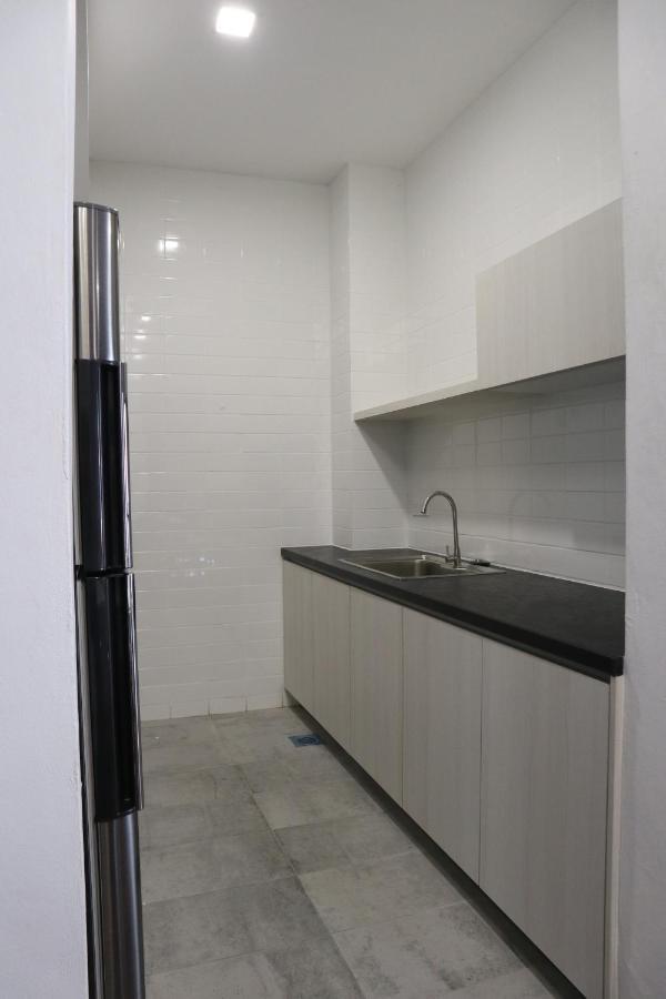 Roxy Sematan Villa & Townhouse المظهر الخارجي الصورة
